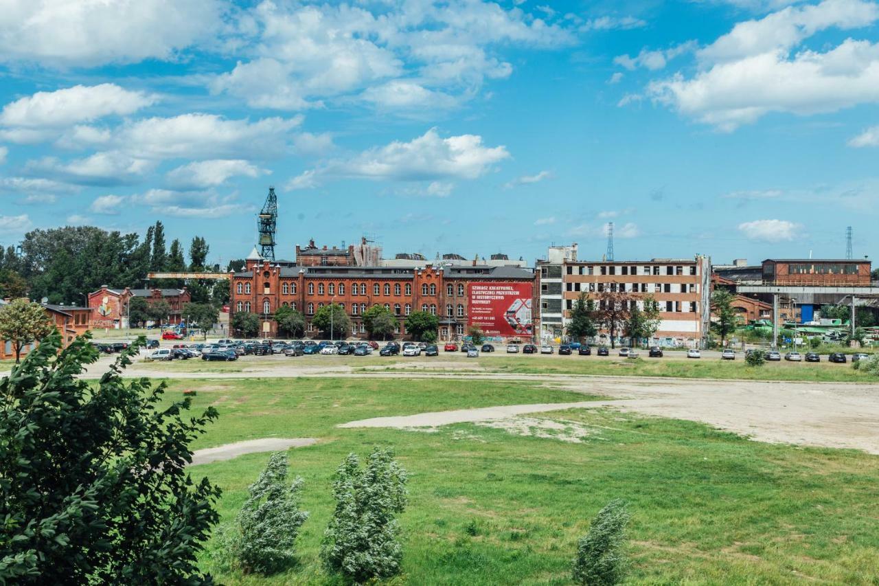 Pobookowane Stocznia Apartments Гданск Екстериор снимка