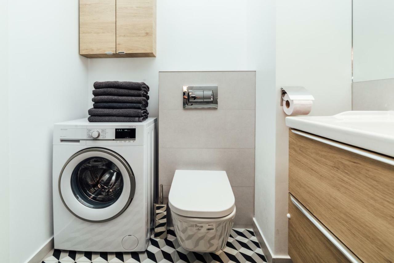Pobookowane Stocznia Apartments Гданск Екстериор снимка