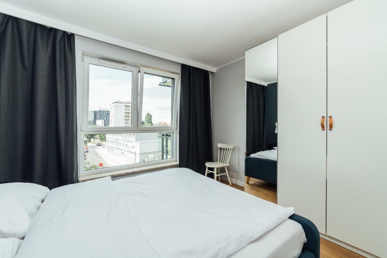 Pobookowane Stocznia Apartments Гданск Екстериор снимка